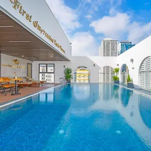 Golden Lotus - Rooftop Bar Sea View Da Nang