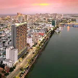 ホテル Wink Icon Riverside - Luxury - 24hrs & Rooftop Pool Bar, ダナン市